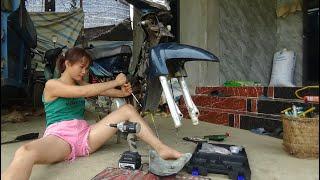 Repair genius girl Repairing HONDA motorbike engines manufactured in 1986. with complex details