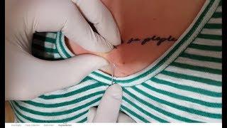 Dermal Piercing Görünümlü Göğüs  Arası Piercing Delimi