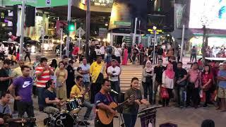 Pengamen bukit bintang - kuala lumpur nyanyi  Xiao wei - Huang Pin Yuan