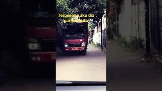 Truk parkir  #trukparkir #truk #parkirliar #parkirsembarangan #baddriver  #baddrivers #trukoleng