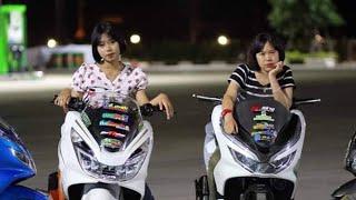 โดดดิด่งรวมสาวน้อยน่ารักถ่ายรูปคู่PCX150คู่ใจกรุณาใส่หูฟังด้วยนะถึงจะได้ฟิว