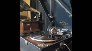 （童謠）山内 澄子 螢の光 78rpm record. Columbia Model No G ｰ 241 phonograph.