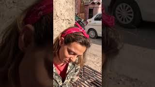 Limpei o ouvido com o indiano no meio da rua 🫣 Eaí teria coragem?  #travel #streetindia