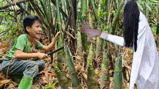 The boy harvested bamboo shoots to sell at the market and process them.
