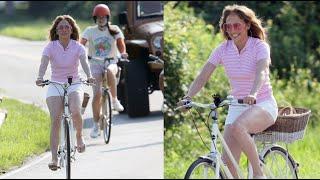 Jennifer Lopez &  Violet Afflecks Bike Ride In The Hamptons