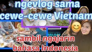 NGAJARIN CEWEK CEWEK VIETNAM BERBAHASA INDONESIA DAN MAKAN MAKANAN  BERSAMA KELUARGA VIETNAM