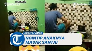 Viral  Ibu Ngintip Anaknya Sedang Masak di Dapur Kakinya Tak Menyentuh Lantai