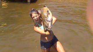 Alabama woman catches catfish with bare hands