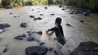 MENJALA IKAN DI SUNGAI DANGKAL - HASILNYA MEMUASKAN..