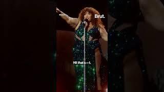 Lizzo honored Tina Turner with an electrifying rendition of “Proud Mary” during her Phoenix concert.