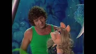 The Muppet Show - 514 Mac Davis - “Baby Don’t Get Hooked On Me” 1981