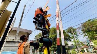 TERBARU Proses Pemasangan Rambu X pada palang pintu kereta api terbaru Kramat Jakarta