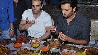 Riteish Deshmukh Pulkit Samrat Feast At FAMOUS Mohammed Ali Road  Bollywood News