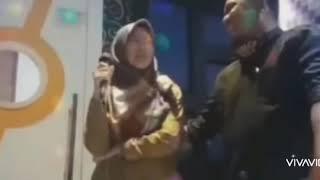 VIRAL Kepala Desa yang peluk istri Kepala Dusun saat karaoke berdua sanksi menanti