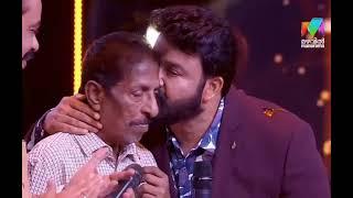 Sreenivasan and Mohanlal   Mohanlal kisses Sreenivasan on stage