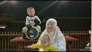 Hebat banget anak kecil ini main darbuka jago banget dan ibunya jago sholawat #darbuka #sholawat