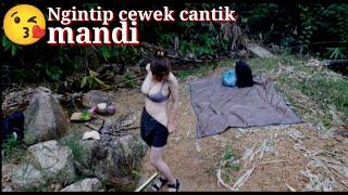 Bikin gak tahan  ngintip cewek mandi