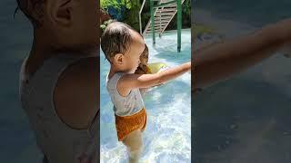 kenza berenang bareng om tante kecil #shorts