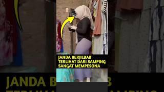 Emak Cantik berjilbab pakai baju kemeja sangat feminim banget