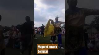 Tarian  Mayoret cowo lemah gemulai membuat suasana Riuh