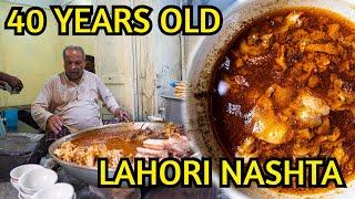 40 Years Old Lahori Nashta  Androon Lahore Street Food  Tara Bong Paye Chowk Gumti Bazar