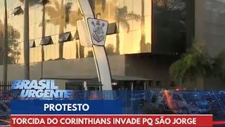 Torcedores do Corinthians invadem Parque São Jorge  Brasil Urgente