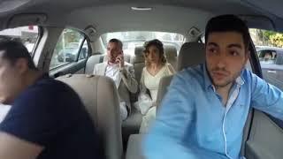Düğün arabasına atlayan çocuklara sinirlenen adamlar