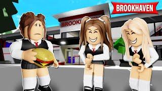 A MENINA QUE ERA ZOADA NA ESCOLA POR COMER DEMAIS  Historinhas Brookhaven RP  Roblox