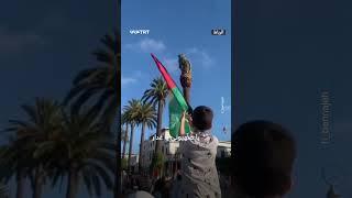 طفل مغربي يشارك في وقفة منظمة أمام البرلمان بالعاصمة الرباط لدعم فلسطين والتنديد بجرائم الاحتلال