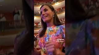 El MOMENTAZO de la REINA LETIZIA con unas ALUMNAS en CÓRDOBA  Diario AS