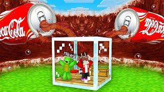 COCA COLA TSUNAMI vs. Mikey & JJ Doomsday GLASS Bunker - Minecraft Maizen