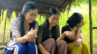 Gadis Dayak  Panen Hasil Ladang Cara Baru Makan Timun Suri