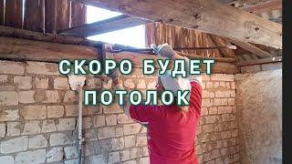 На чердаке наконец-то порядок начинаю делать потолок. Удивил урожай картофеля.