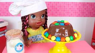 BABY ALIVE FAZ BOLO DE M&MS PARA O LANCHE