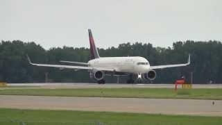 Delta Air Lines Boeing 757-232WL Takeoff 17 N667DN Minneapolis International