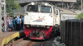 Kereta Api Pangrango full model lama datang di Stasiun Bogor Paledang