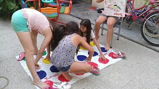 Twister Challenge con amigas