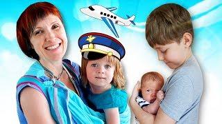 Бьянка Адриан и Карл летят в Москву на самолете Влог мамы Маши Капуки. Путешествие с семьей