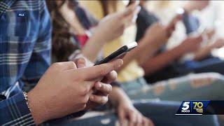 Parents weigh in Stitts challenge for school districts to create policies to reduce cell phone use