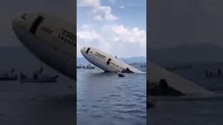 केसे होती है समंदर मे Plane की Crash Landing #shorts