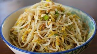 Mung bean sprout side dish Sukjunamul-muchim 숙주나물무침