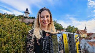 Claudia Hinker spielt den Marsch der Steirer für alle Harmonika Fans