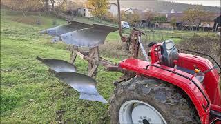 Antonio carraro plowing with Lemken D 2550