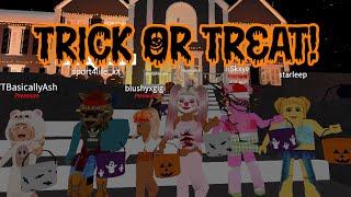 TRICK OR TREATING WITH MY BESTIES ON ROBLOX