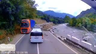 «DAF» բեռնատարը դուրս է գալիս հանդիպակաց երթևեկելի գոտի և հայտնվում  Դեբեդ գետում