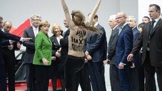 FEMEN give Putin and Merkel an eyeful in Hanover