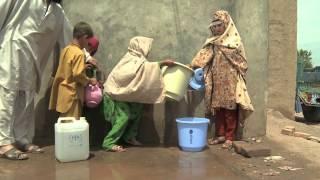In Pakistan displaced families face difficulty obtaining aid