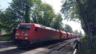 Bahnübergang im Krugfeld Hildesheim Züge am Dienstag 21.5.2024 ICE 4 mit Makro
