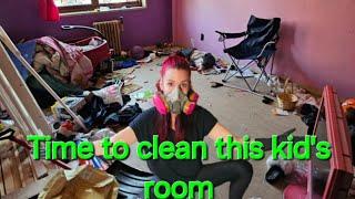 How to TRANSFORM a Messy Kids Room Cleaning Painting and FREE Makeover