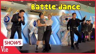 Cười xỉu Trấn Thành làm trọng tài cho màn battle dance cực căng giữa các ANH TRAI SAY HI